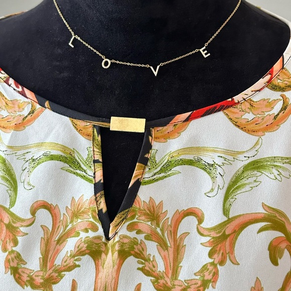 Beautiful Blouse - Picture 5 of 8